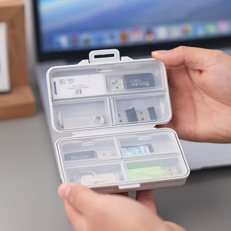 Stationery Office Supply Store - 仕切りと蓋が付いたUSB収納ボックス1個。オフィス用品、文房具、旅行用のアクセサリーなどを収納するのに適しています。
