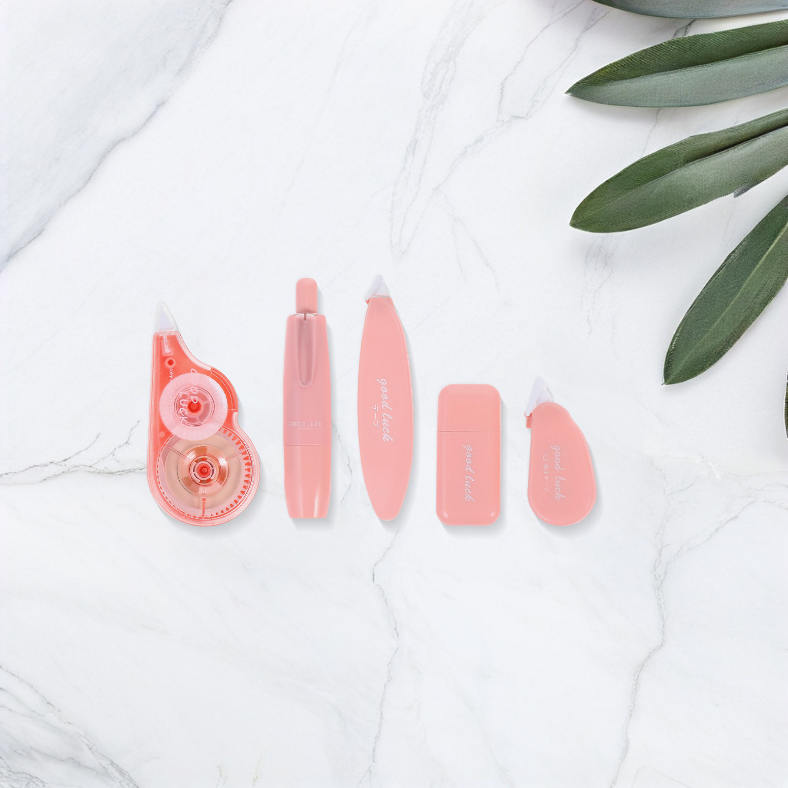 5本セットの修正テープ。多機能で持ち運びにも便利。学生、教師 - Correction Tape Roller のレビューと価格