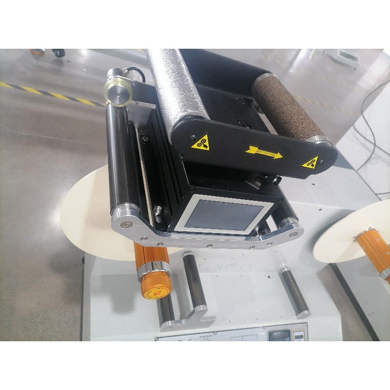 高精度自動巻き戻し機。デジタルカウンター付きで、自己接着性ラ - Sticker Label Roll のレビューと価格